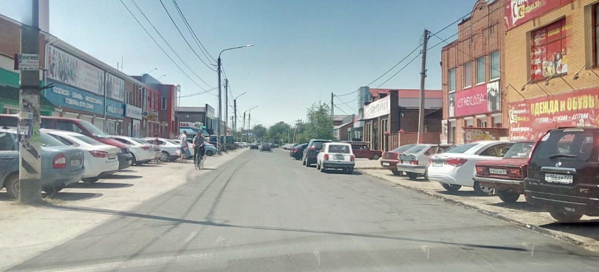 На улице Кирова, возле рынка, постелили долгожданный асфальт