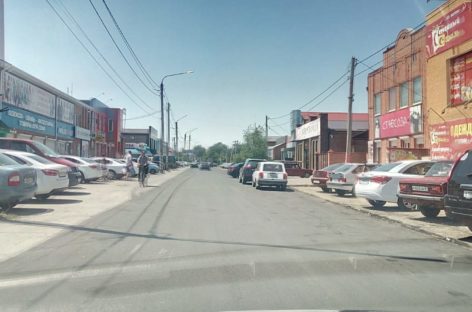 На улице Кирова, возле рынка, постелили долгожданный асфальт