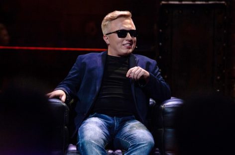 На шоу ТНТ4 «Прожарка» Витя АК столкнулся с хейтерами лицом к лицу