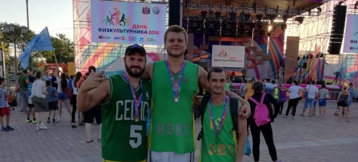 Стритбол: сальчане стали третьими в День физкультурника