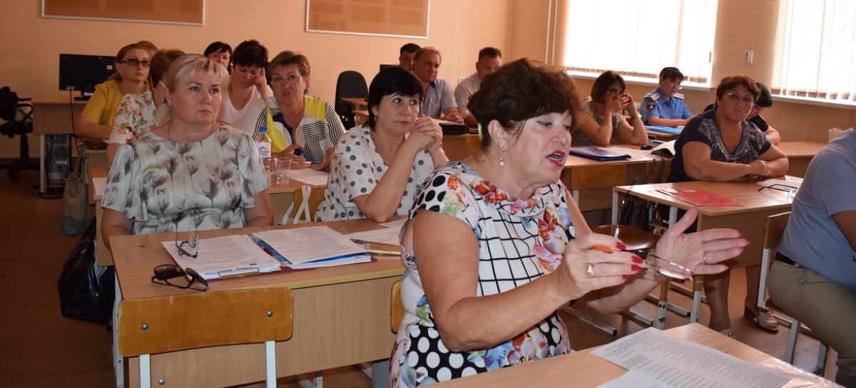 В Сальске состоялось заседание комиссии по делам несовершеннолетних