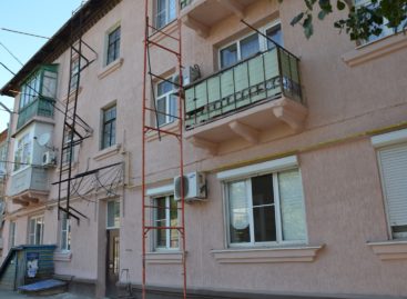 В Сальске продолжается капремонт многоквартирных домов