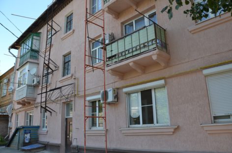В Сальске продолжается капремонт многоквартирных домов