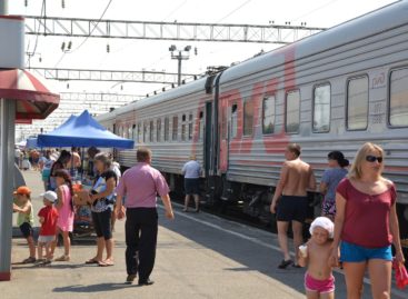 В Сальске пассажирка выпала из вагона на перрон