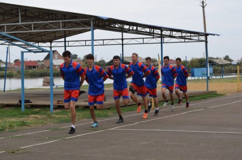 Молодые казаки Сальска готовятся к слёту ГТО