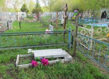 Даже надгробный памятник унесли с могилы