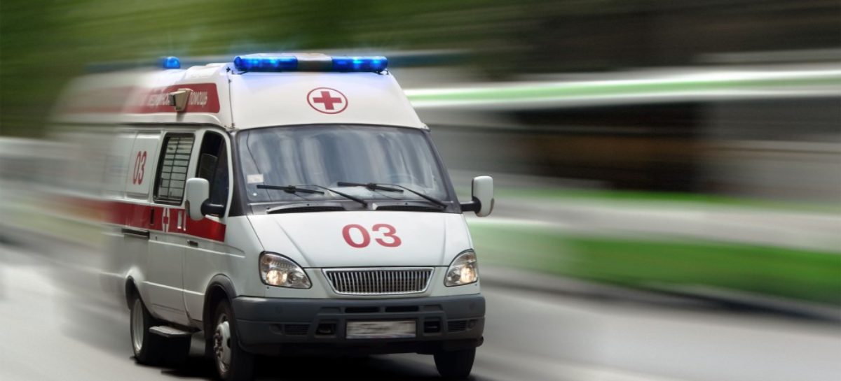 В Сальском районе 17-летняя девушка выпрыгнула из окна третьего этажа