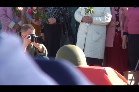 В Сальском районе перезахоронили останки бойца из Екатериновки
