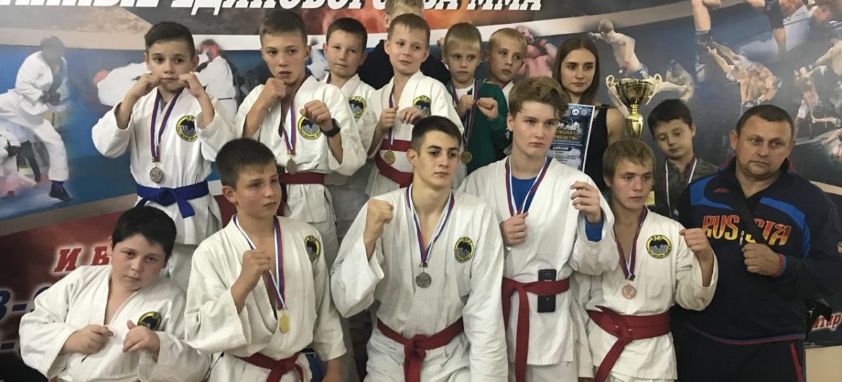 Сальские рукопашники даже немногочисленным составом стали вторыми в Шахтах
