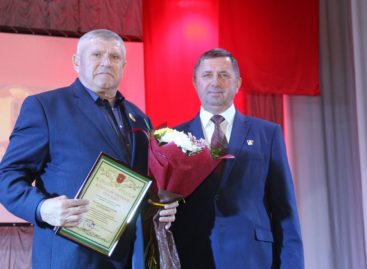 Все в строю! Сальские комсомольцы отметили 100-летие ВЛКСМ