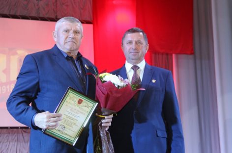 Все в строю! Сальские комсомольцы отметили 100-летие ВЛКСМ