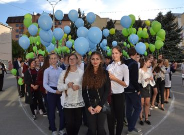Сальская молодежь устроила флешмоб «Мы любим Сальск!»