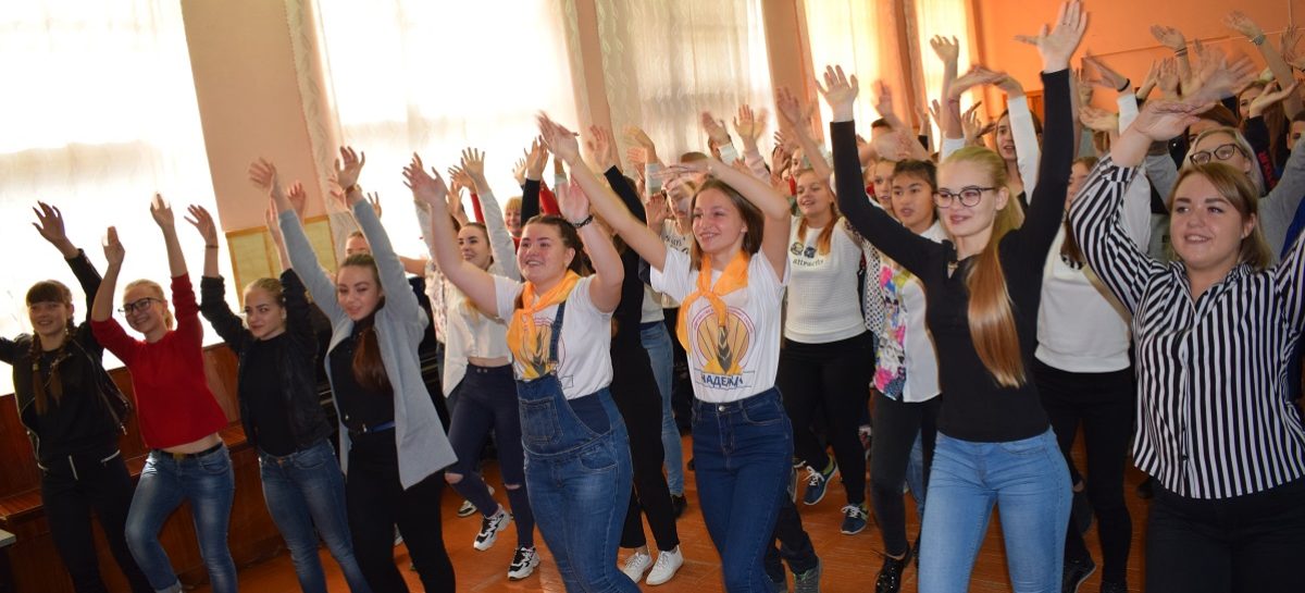 Около сотни сальских подростков «прокачали» свой креатив в Школе эффективного лидера