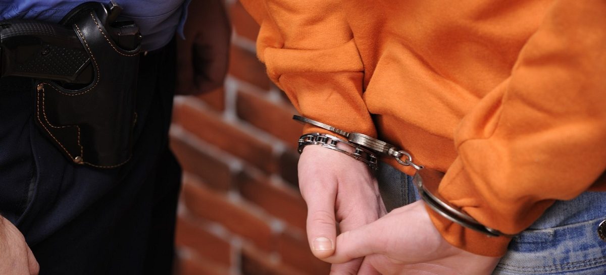 Ссора между подвыпившим мужчиной и его знакомой закончилась избиением и арестом буяна