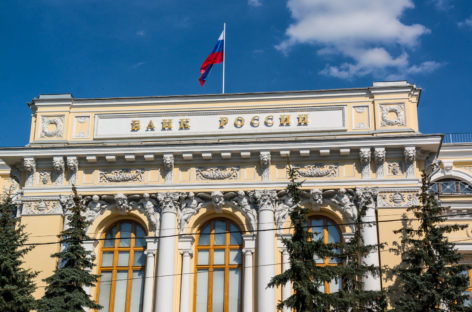 Банк, несвоевременно зачисливший на счет клиента деньги, заплатит проценты