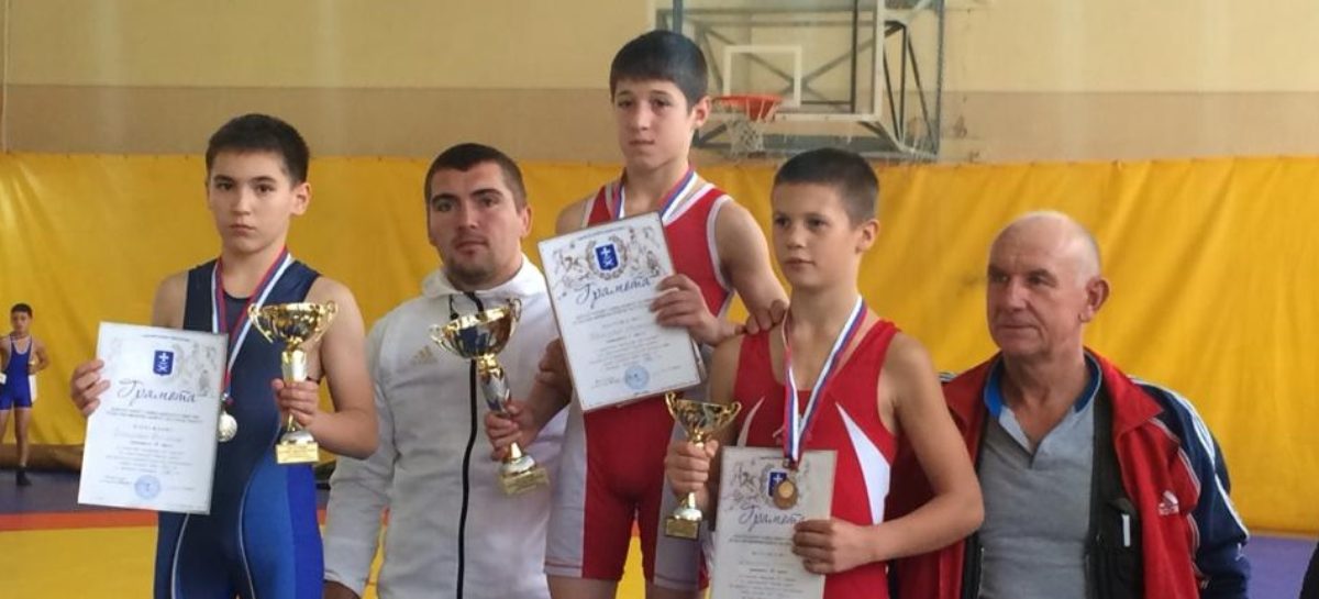 Борцы Сальского района выступили в Азове
