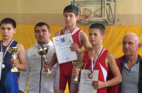 Борцы Сальского района выступили в Азове