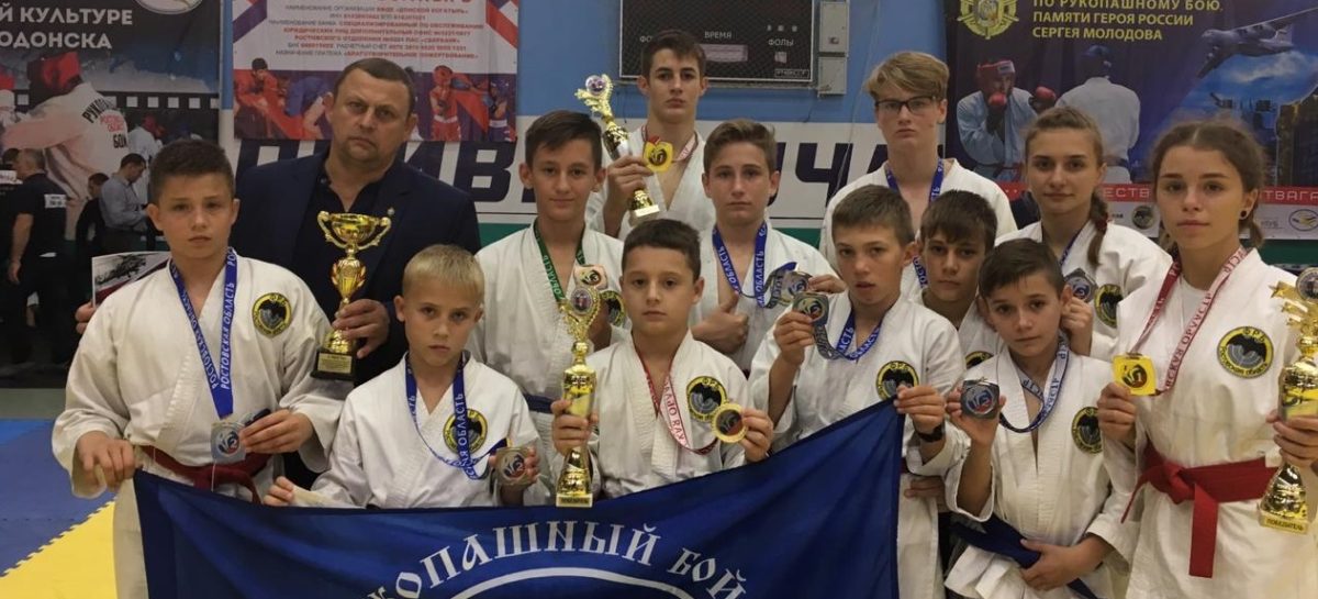 Тяжелые победы и досадное «серебро» достались сальским рукопашникам на областном первенстве