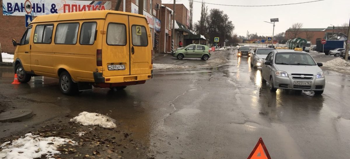 В Сальске маршрутка сбила жителя Целинского района