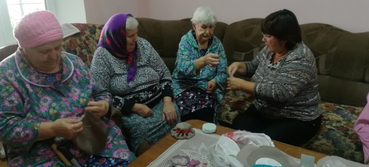 В Сальске провели мастер-класс для пожилых людей