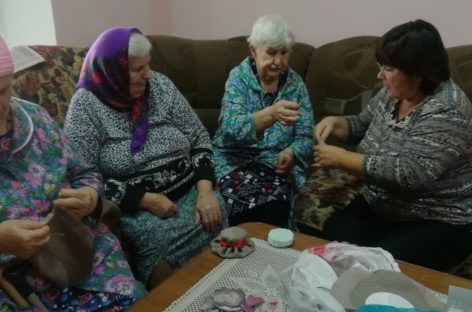 В Сальске провели мастер-класс для пожилых людей