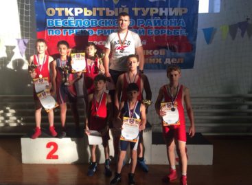 Наших борцов и тут, и там передают: гигантовцы отличились в Волгограде и Ростовской области