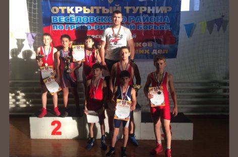 Наших борцов и тут, и там передают: гигантовцы отличились в Волгограде и Ростовской области