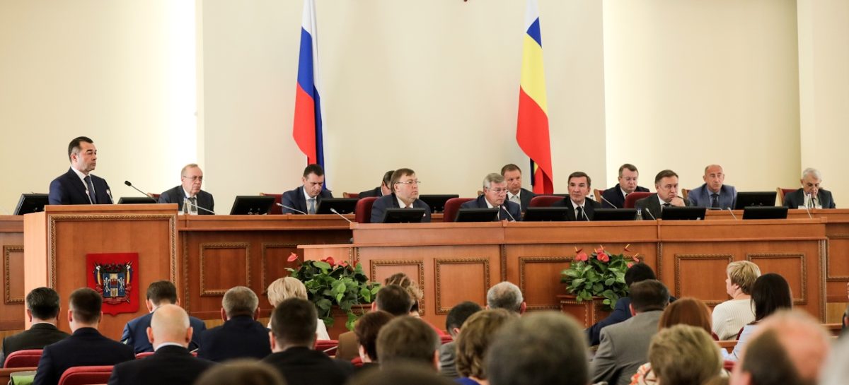 В донском правительстве поздравили экономистов