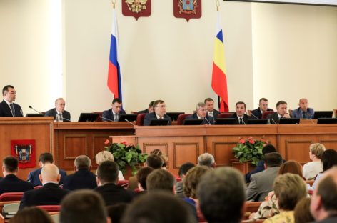 В донском правительстве поздравили экономистов