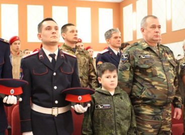 Поисковики «Русича» передали капсулу с частицей грунта с места гибели подводной лодки родным погибшего моряка