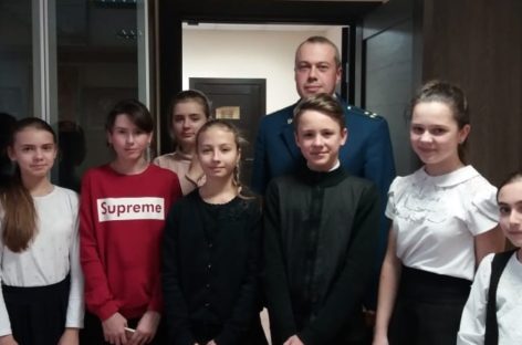 Транспортный прокурор встретился с юными художниками Сальска