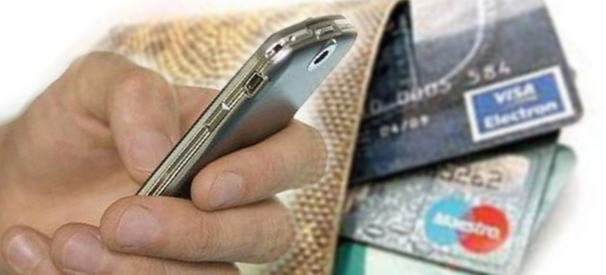 С карты сальчанки списали деньги после SMS от мошенника