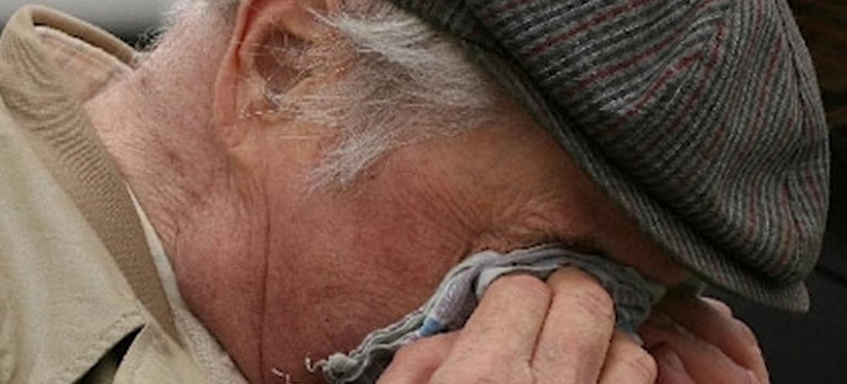 Пожилой мужчина рассказал, что пострадал от рук собственного сына
