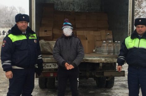 Машину с двумя тысячами литров спирта остановили в Сальске сотрудники ДПС