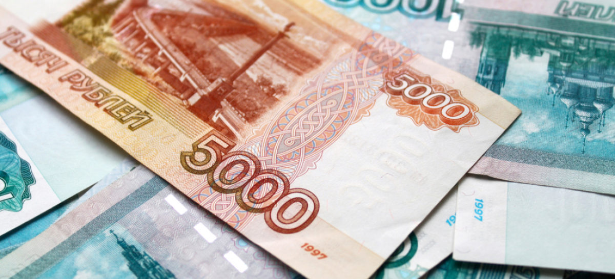 В Сальске более 200 молодых семей получили выплату за первого ребёнка