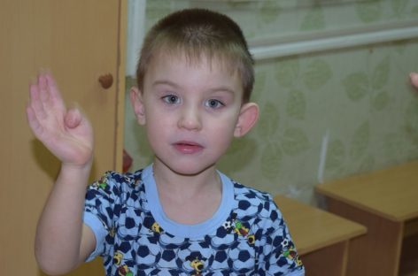 Маленькому Артёму нужны любящие родители