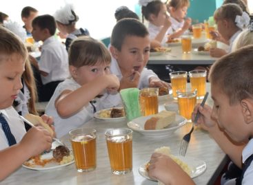 С начала третьей четверти подросли цены на школьное питание