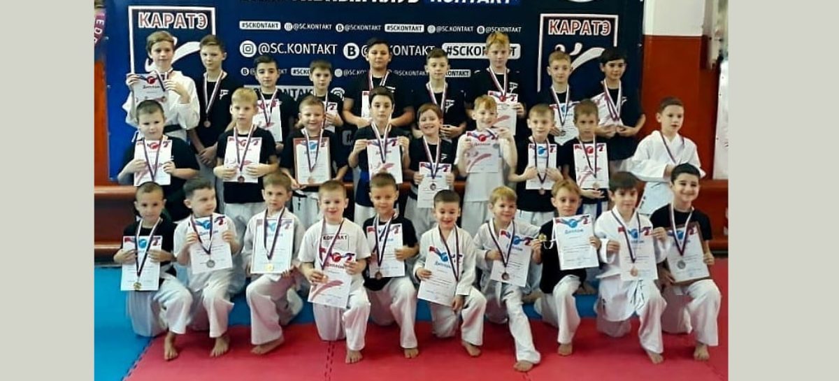 Юные сальские каратисты одолели «Ступени мастерства»