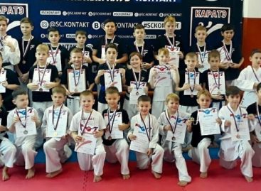 Юные сальские каратисты одолели «Ступени мастерства»