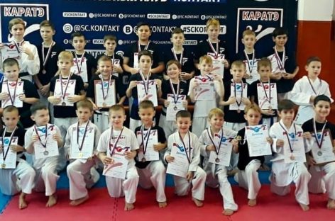 Юные сальские каратисты одолели «Ступени мастерства»