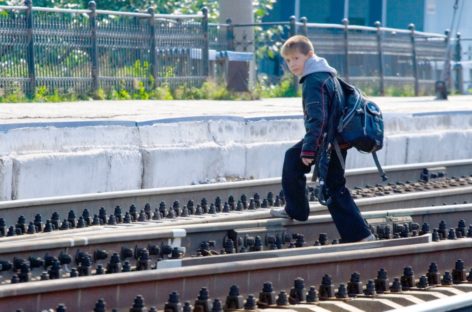 «Берегись поезда!»: в Сальском районе полиция борется с «зацеперами» и детским травматизмом