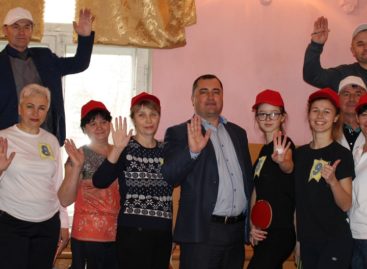 Праздник спорта в Новом Егорлыке: селяне дружно сыграли в настольный теннис