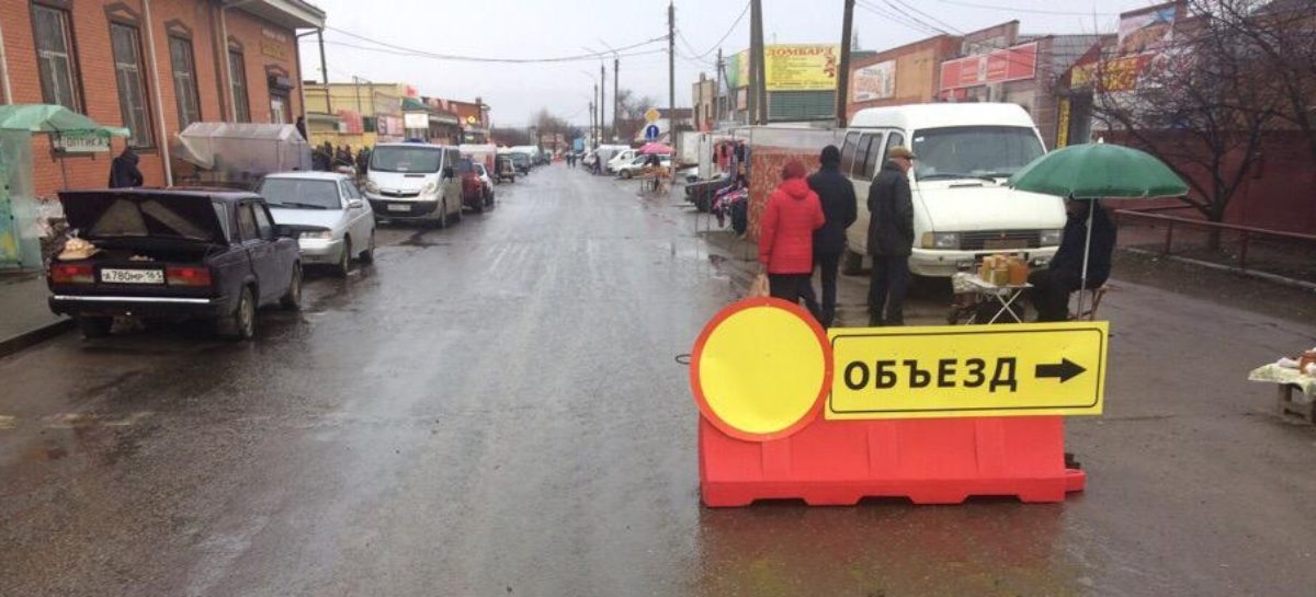 За покупками – безопаснее: в дни ярмарок три улицы вокруг рынка перекрывают для авто