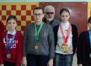 Юные сальчане выясняли, кто сильнейший в шахматах
