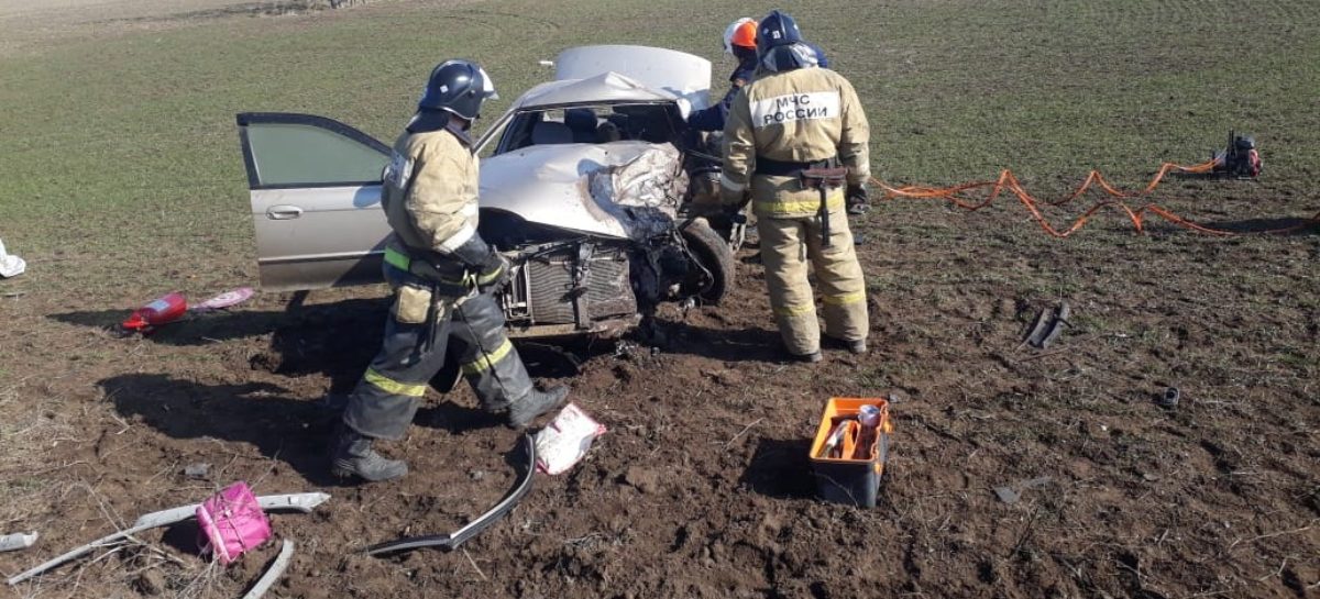 В смертельной аварии в Сальском районе погибли сразу три человека