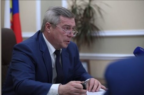 Глава региона Василий Голубев дал поручение ускорить ремонт детской поликлиники