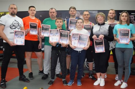 Сальские силачи соревновались на площади Ленина и в спортивном центре