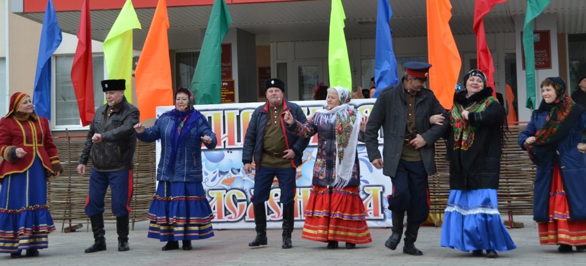 Сальчане встретили весну с песнями, танцами и блинами