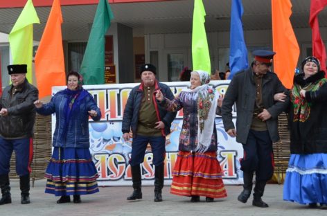 Сальчане встретили весну с песнями, танцами и блинами
