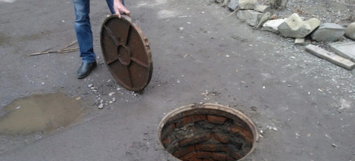 Серийные кражи… канализационных люков прокатились по улицам Сальска